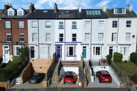 Whitby YO21 5 bed terraced house for sale