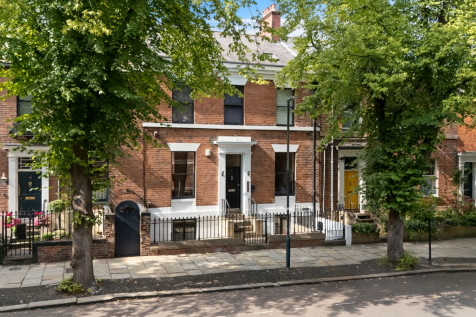 Wakefield WF1 5 bed townhouse for sale