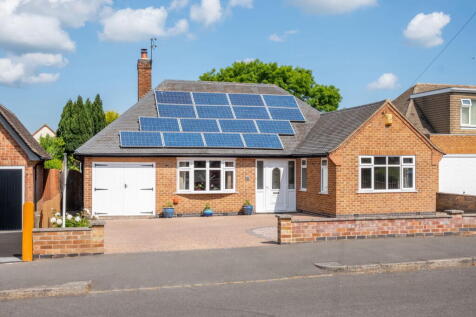 2 bedroom detached bungalow for sale