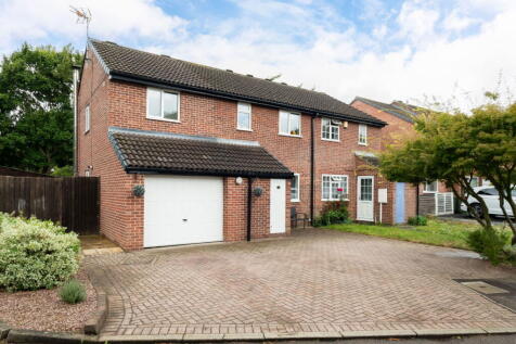 3 bedroom semi-detached house for sale