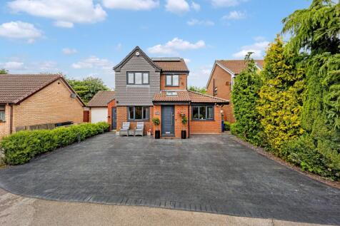 Leighton Drive, Leigh WN7 3 bed detached house for sale