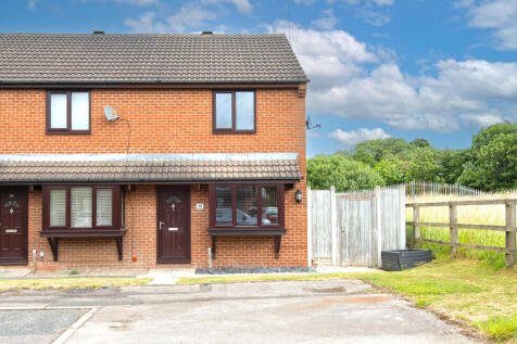 Chesterfield S40 2 bed end of terrace house for sale