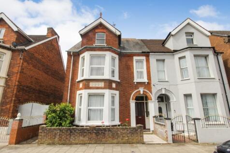 6 bedroom semi-detached house for sale