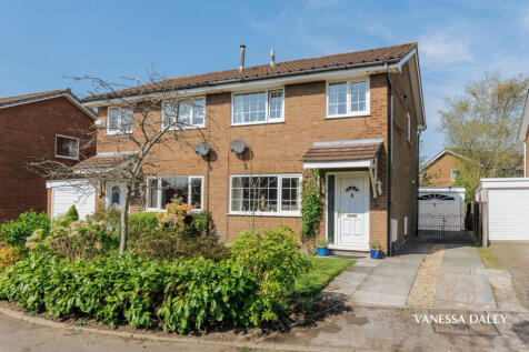 3 bedroom semi-detached house for sale