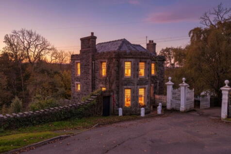 Ffordd Caergybi, Llanfairpwllgwyngyll... 3 bed detached house for sale