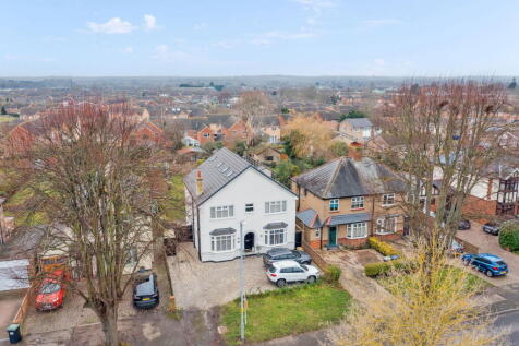 London Road, Biggleswade SG18 5 bed detached house for sale