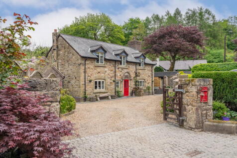 Mold CH7 4 bed cottage for sale