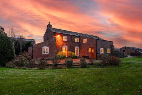 Hough Lane, Northwich CW9 4 bed barn conversion for sale