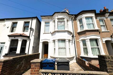 2 bedroom ground floor maisonette for sale