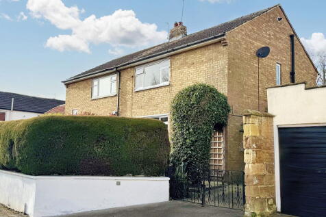2 bedroom semi-detached house for sale