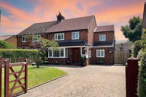 3 bedroom semi-detached house for sale