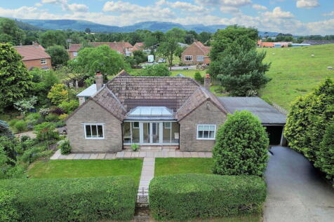2 bedroom detached bungalow for sale