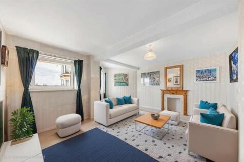 Upper Richmond Road, SW15 3 bed flat for sale