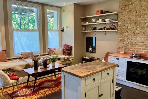 Clapham Road, SW9 2 bed flat for sale