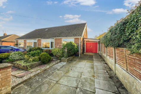 3 bedroom semi-detached bungalow for sale