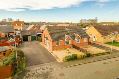 2 bedroom semi-detached bungalow for sale