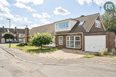 5 bedroom semi-detached house for sale