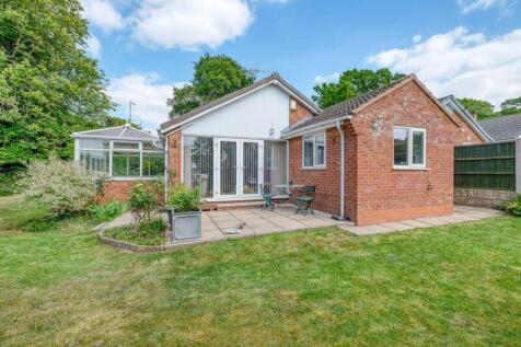 2 bedroom detached bungalow for sale