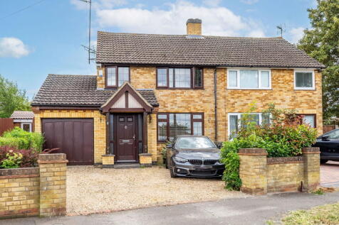 4 bedroom semi-detached house for sale