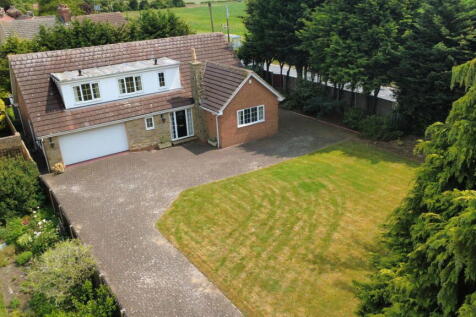 4 bedroom detached bungalow for sale