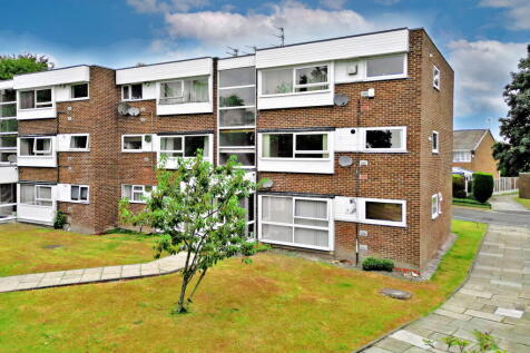 The Moorlands, Leeds LS17 2 bed flat for sale