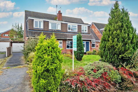 3 bedroom semi-detached house for sale