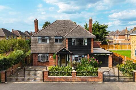 Half Moon Crescent, Oadby, Leicester 4 bed detached house for sale