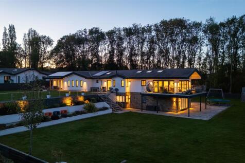 Chestnut House, Stretton Hall, LE2 6 bed detached house for sale
