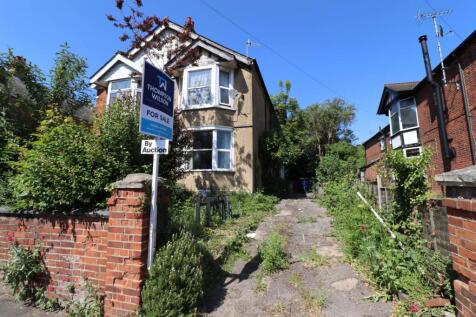 West Wycombe Road, High Wycombe HP12 3 bed semi