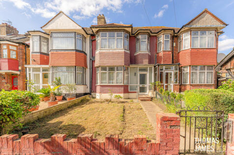 Firs Lane, London, N13 3 bed terraced house for sale