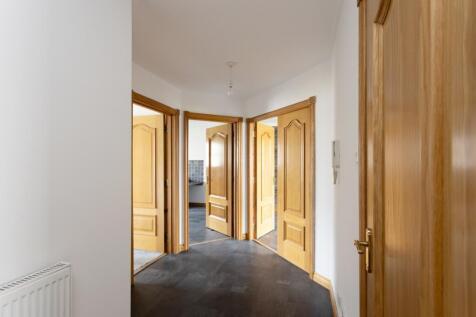 Studio flat for sale