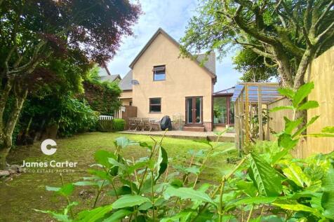 3 bedroom link detached house for sale