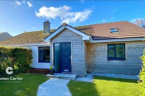 3 bedroom semi-detached bungalow for sale