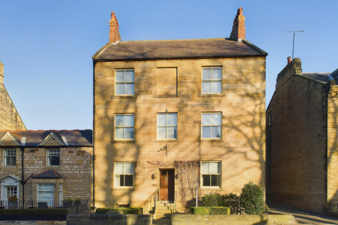 Bondgate Without, Alnwick NE66 7 bed townhouse for sale