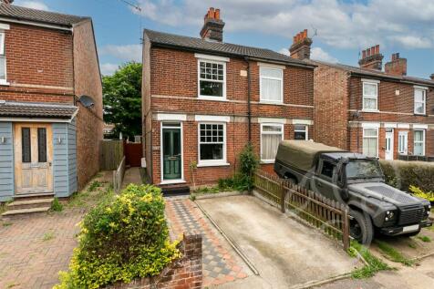 2 bedroom semi-detached house for sale