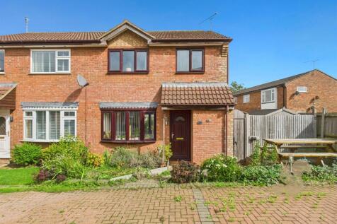 Spencer Way, Stowmarket IP14 3 bed semi