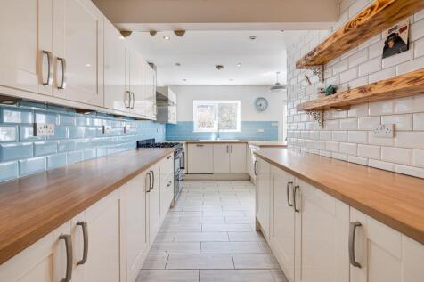 4 bedroom semi-detached house for sale