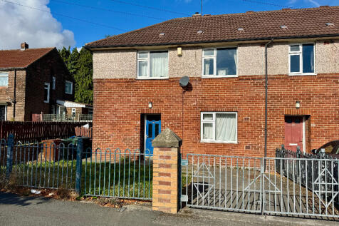 4 bedroom end of terrace house for sale