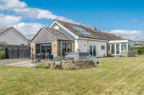 4 bedroom detached bungalow for sale