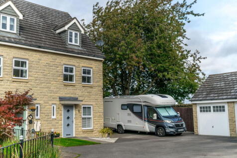 Birkhead Close, Kirkburton, HD8 3 bed townhouse for sale
