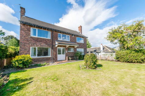 St. Michaels Mount, Dewsbury, WF12 5 bed detached house for sale