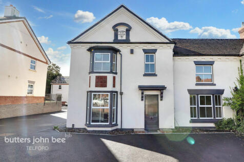 4 bedroom semi-detached house for sale