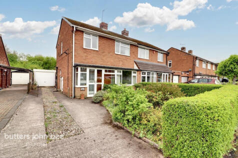 3 bedroom semi-detached house for sale