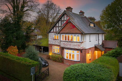 5 bedroom detached house for sale