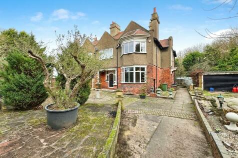 4 bedroom semi-detached house for sale