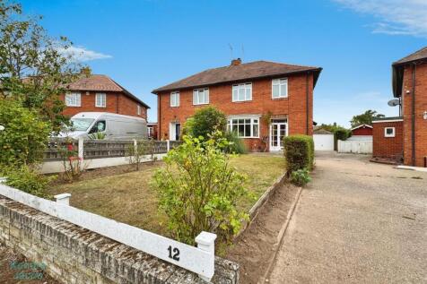 3 bedroom semi-detached house for sale