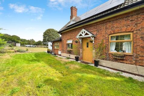 2 bedroom detached house for sale