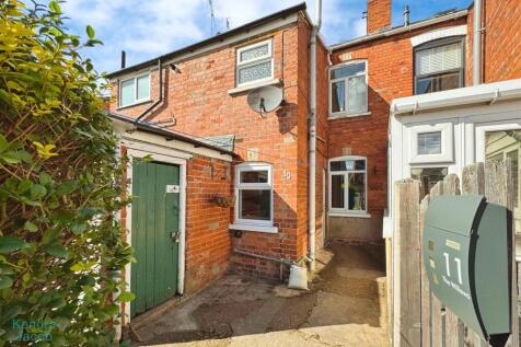 2 bedroom terraced house for sale