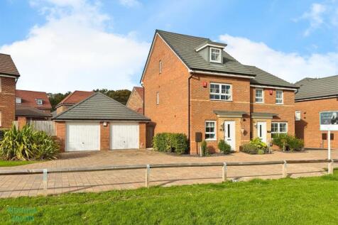 4 bedroom semi-detached house for sale