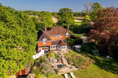 Rural outskirts of Horsham. 5 bed detached house for sale